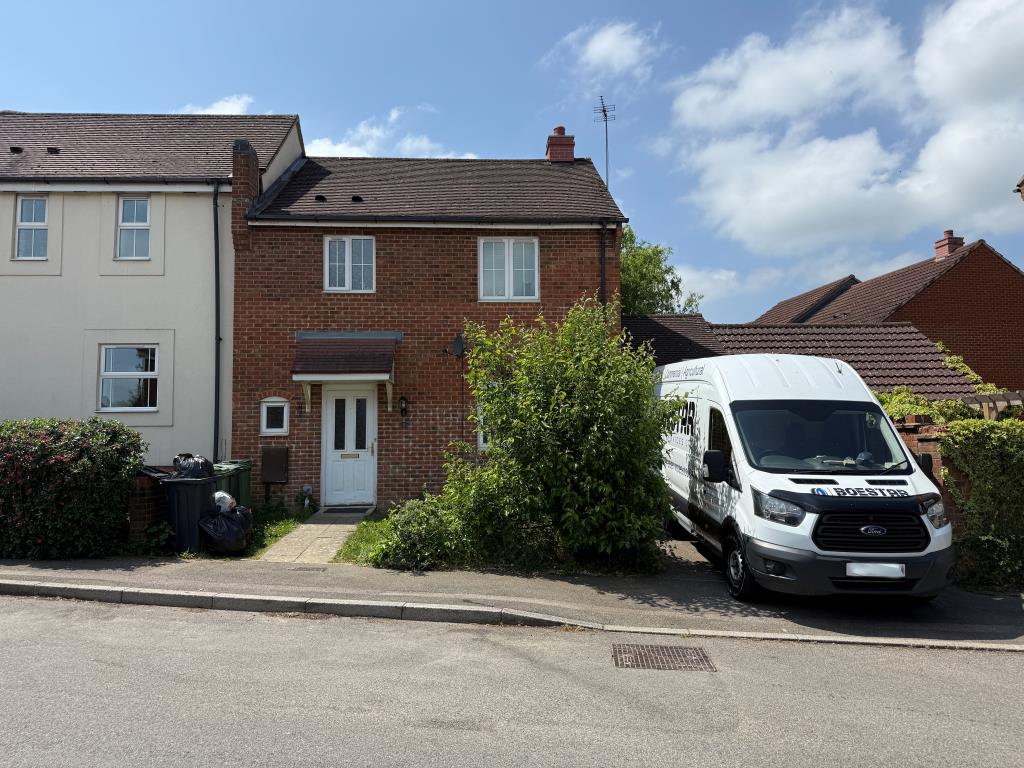 Lot: 94 - SEMI-DETACHED HOUSE FOR INVESTMENT - Front of property